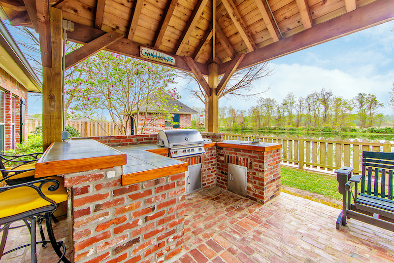 outdoor kitchen